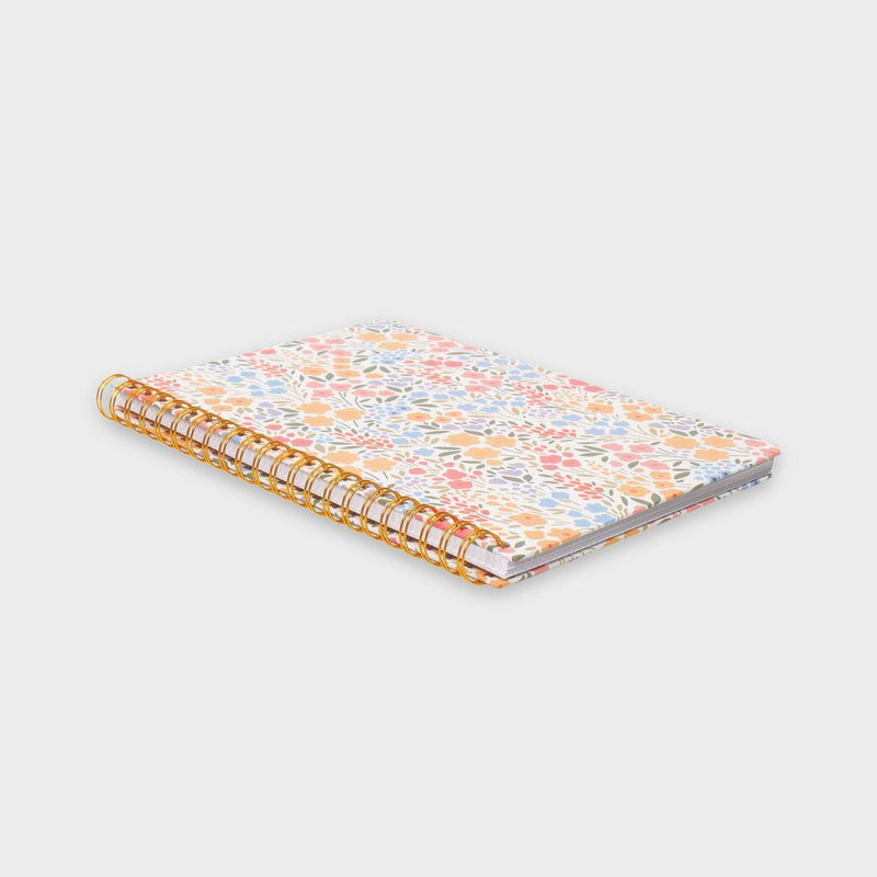 libreta A4 de flores en color pastel layers of